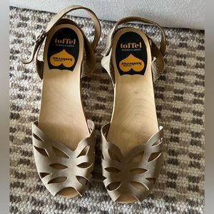 Sweden Hasbeens Sandal Clog Peep Toe Laser Cut Strappy Toffel Women’s Size 40/9